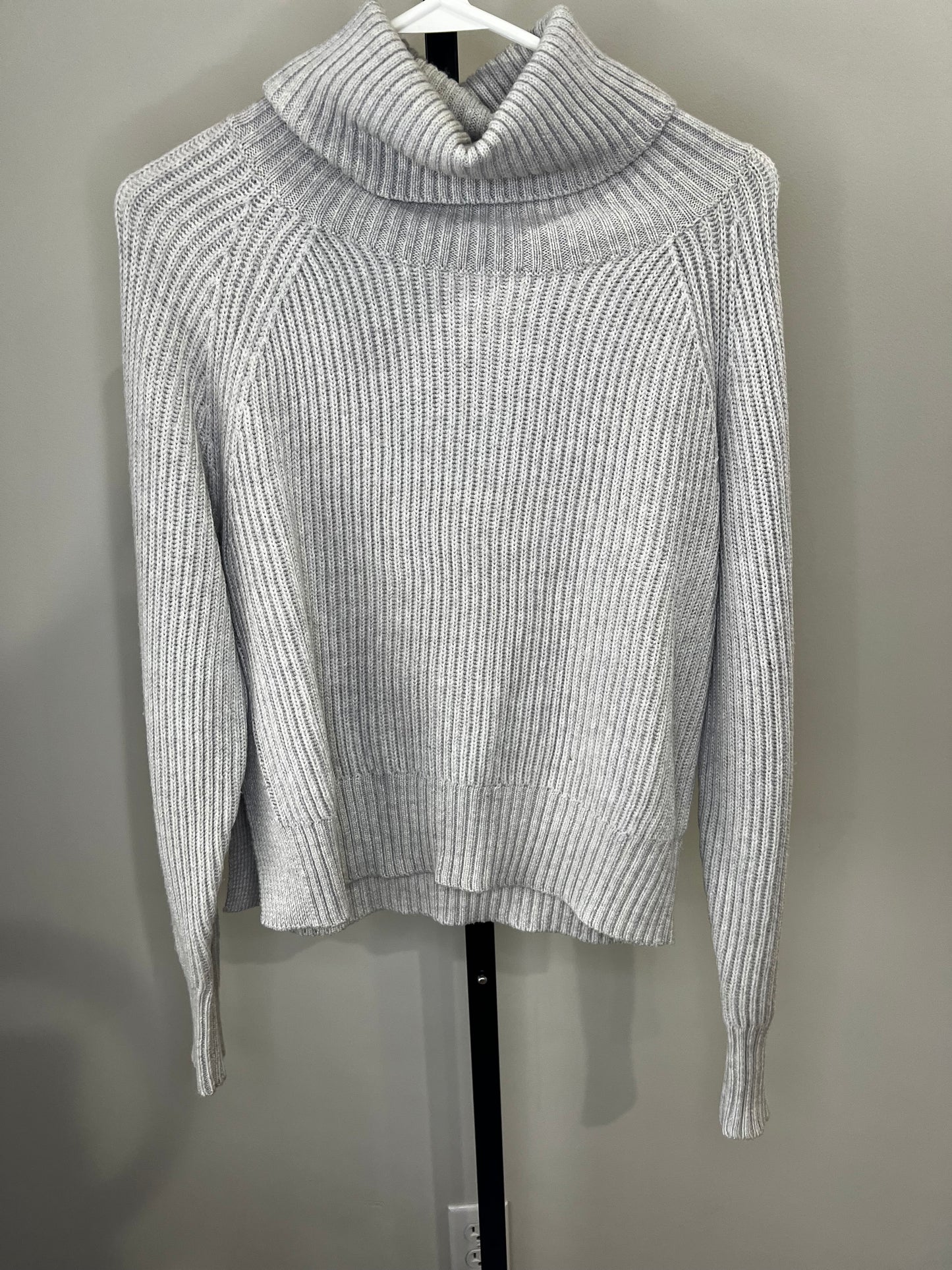Aritzia Wilfred Free Gray Sweater- Small