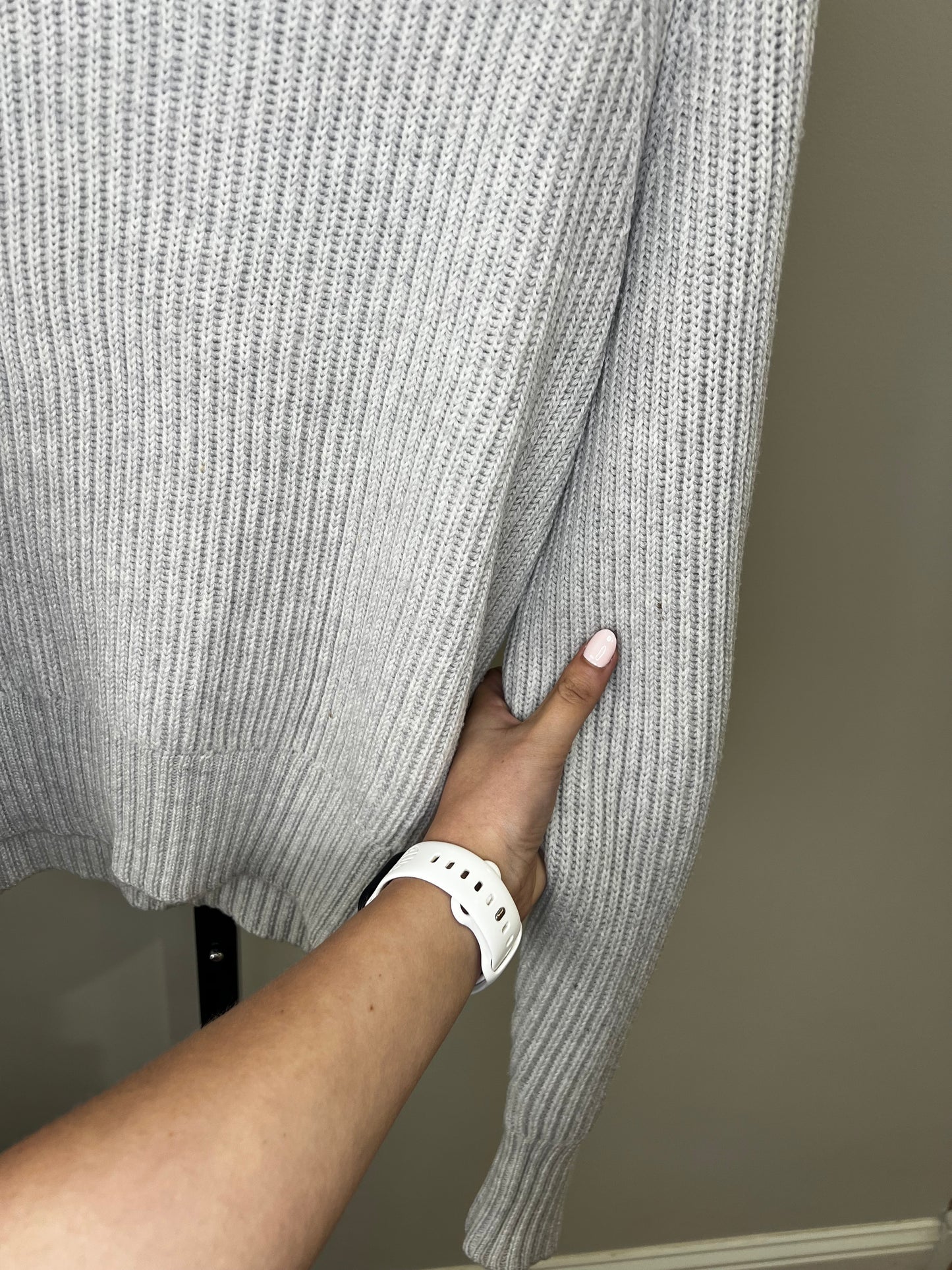 Aritzia Wilfred Free Gray Sweater- Small