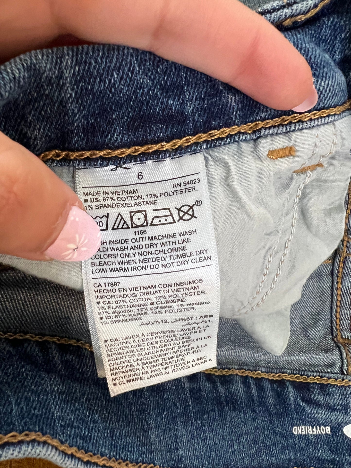 Old Navy Boyfriend Denim Shorts- Sz 6
