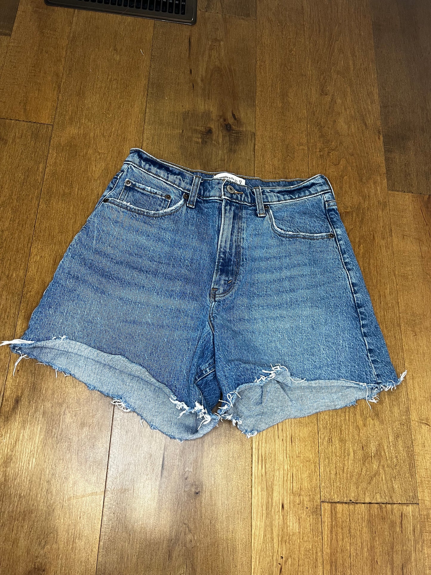 Abercrombie & Fitch Curve Love High Rise Dad Short- Sz 8