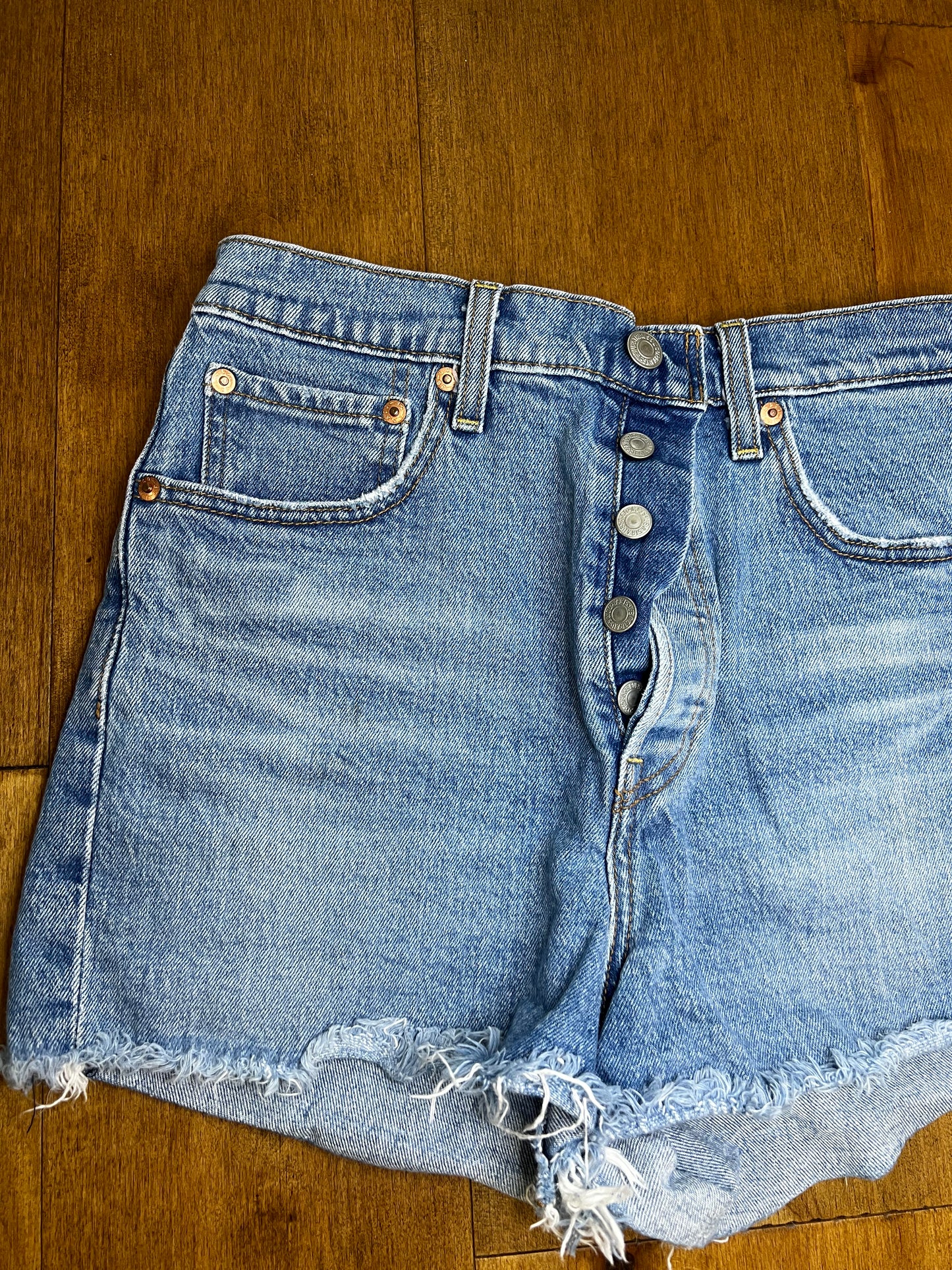 Levi Ribcage Short- Sz 28