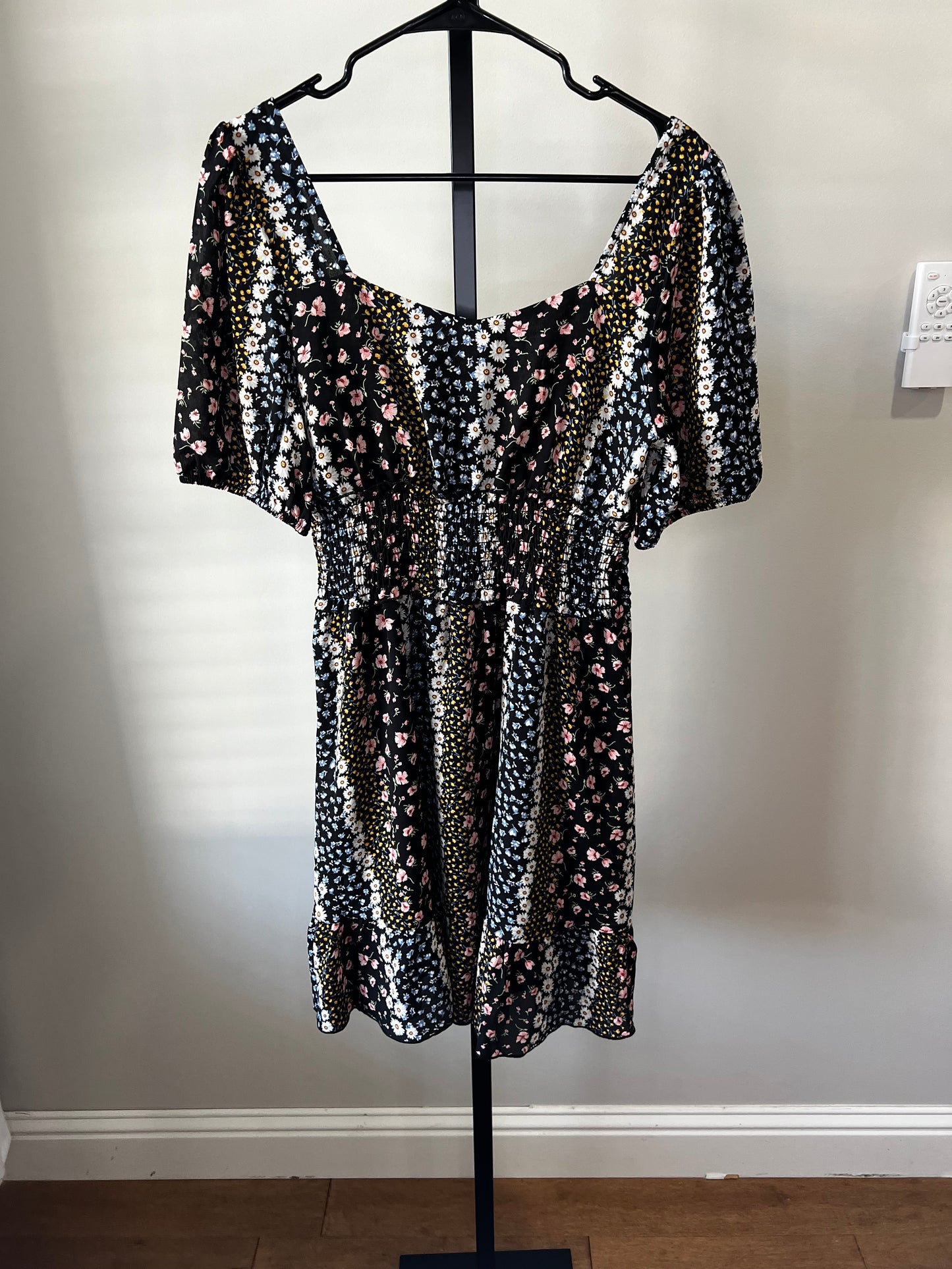 Fraiche by J Black Floral Short Sleeve Dress- Sz L