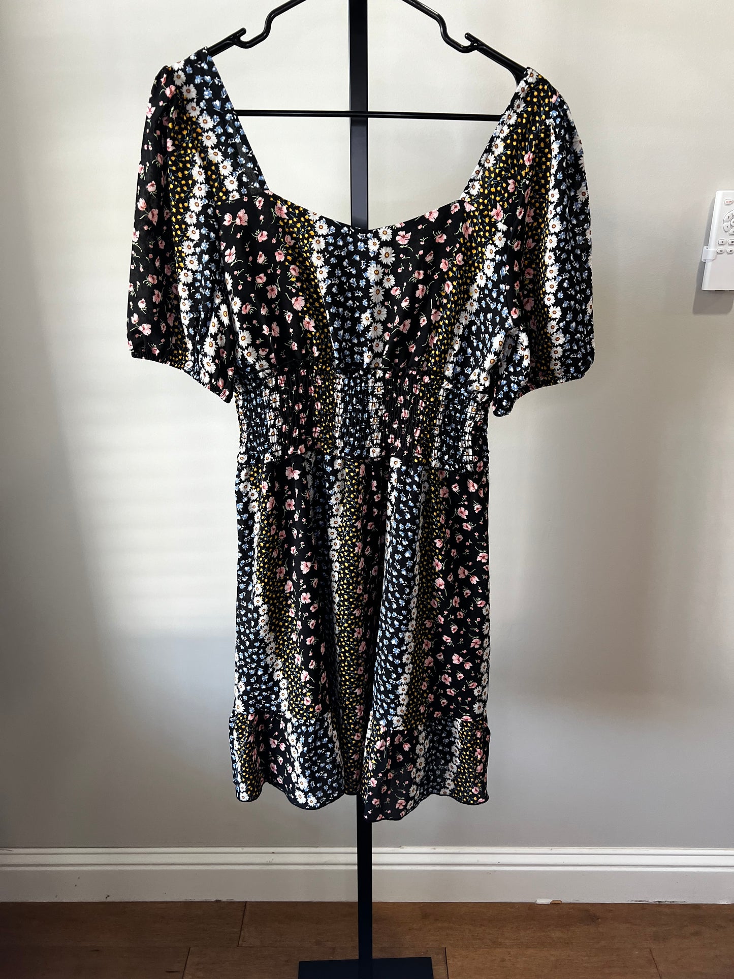 Fraiche by J Black Floral Short Sleeve Dress- Sz L
