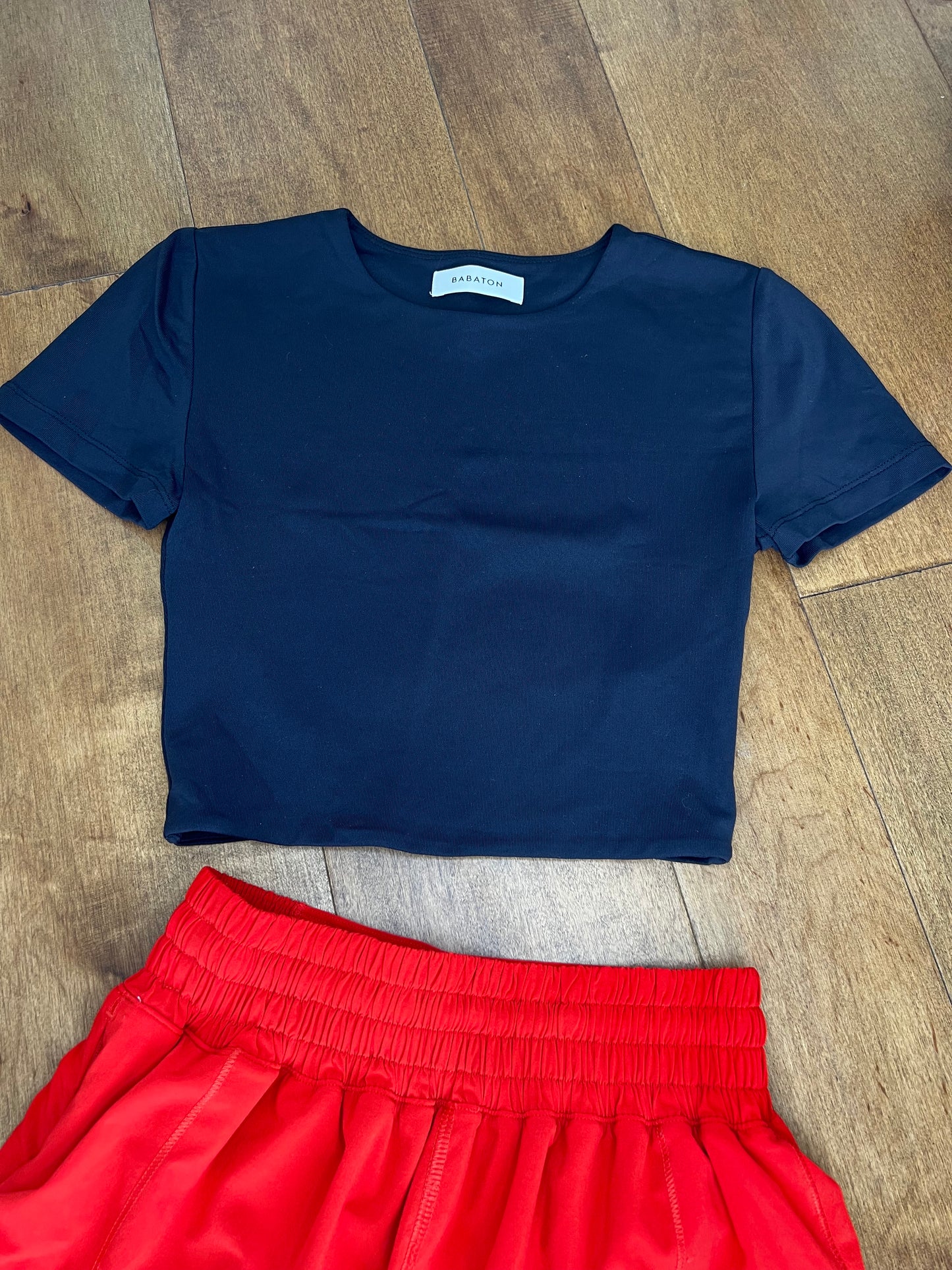 Aritzia Babaton Contour Cropped Top