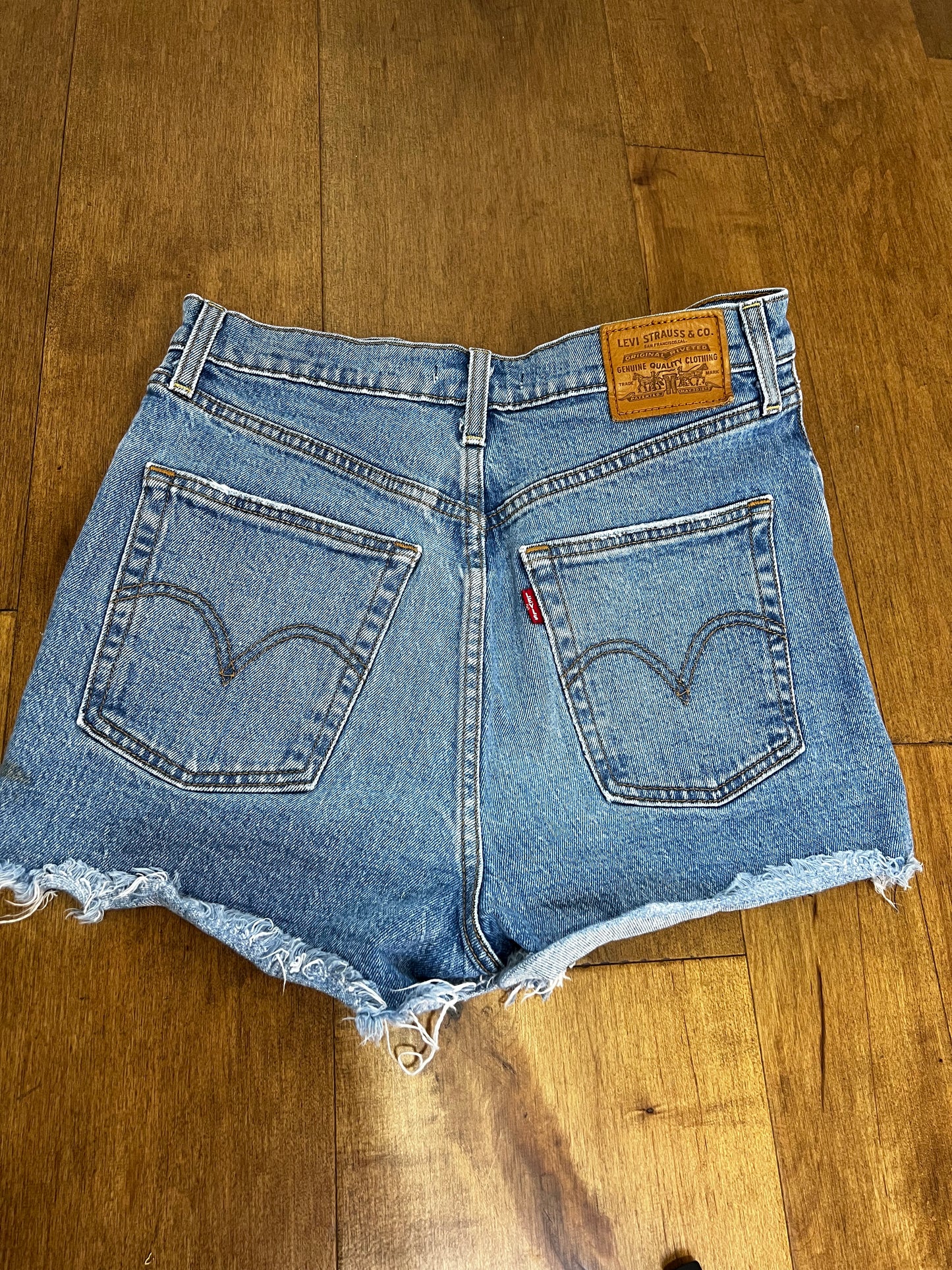 Levi Ribcage Short- Sz 28