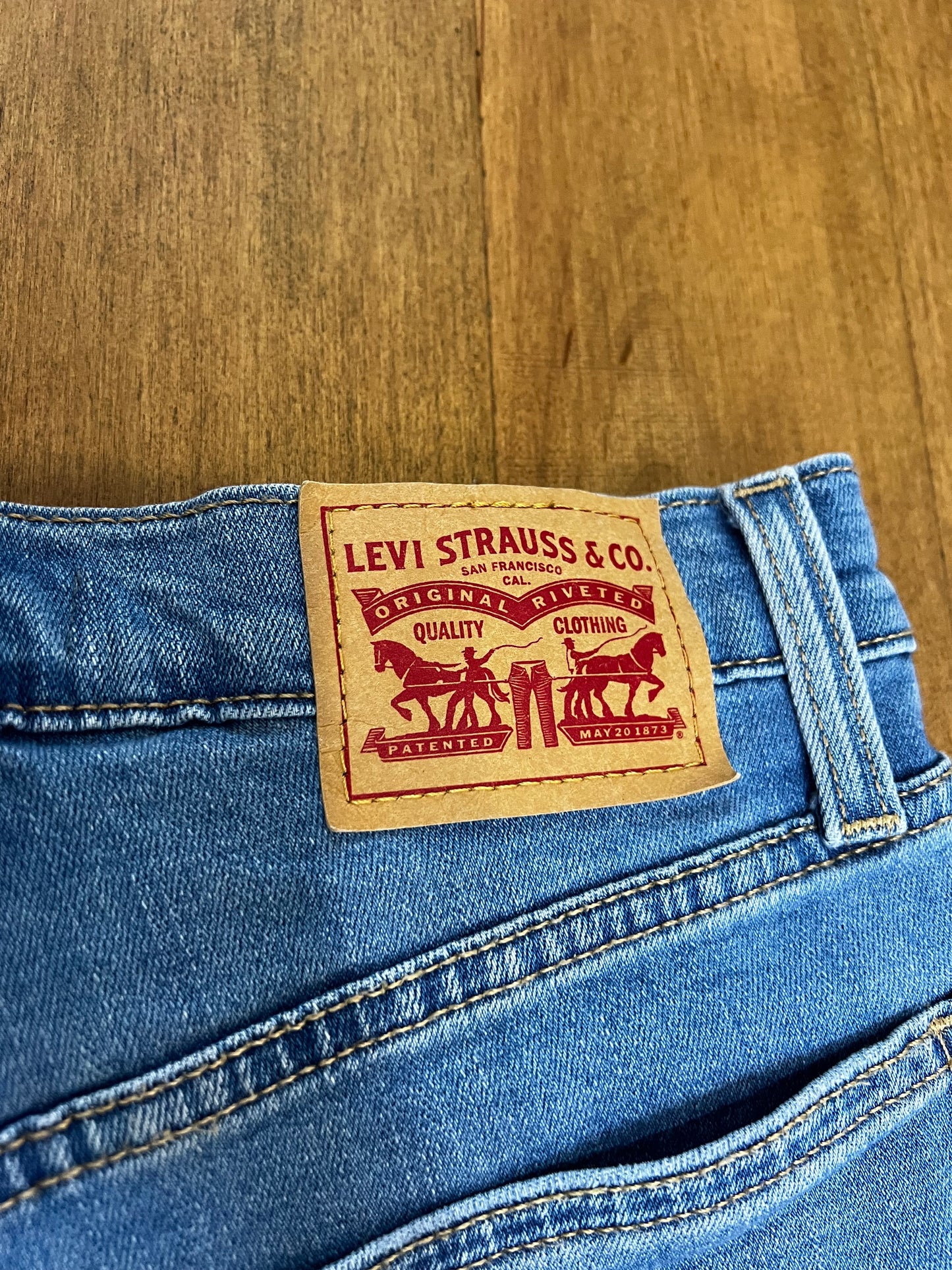 Levi Denim High Rise Shorts- Sz 25